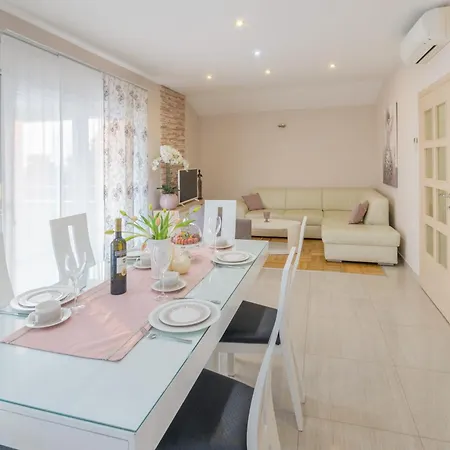 Turta Apartment *