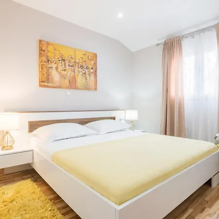 Turta Apartment *